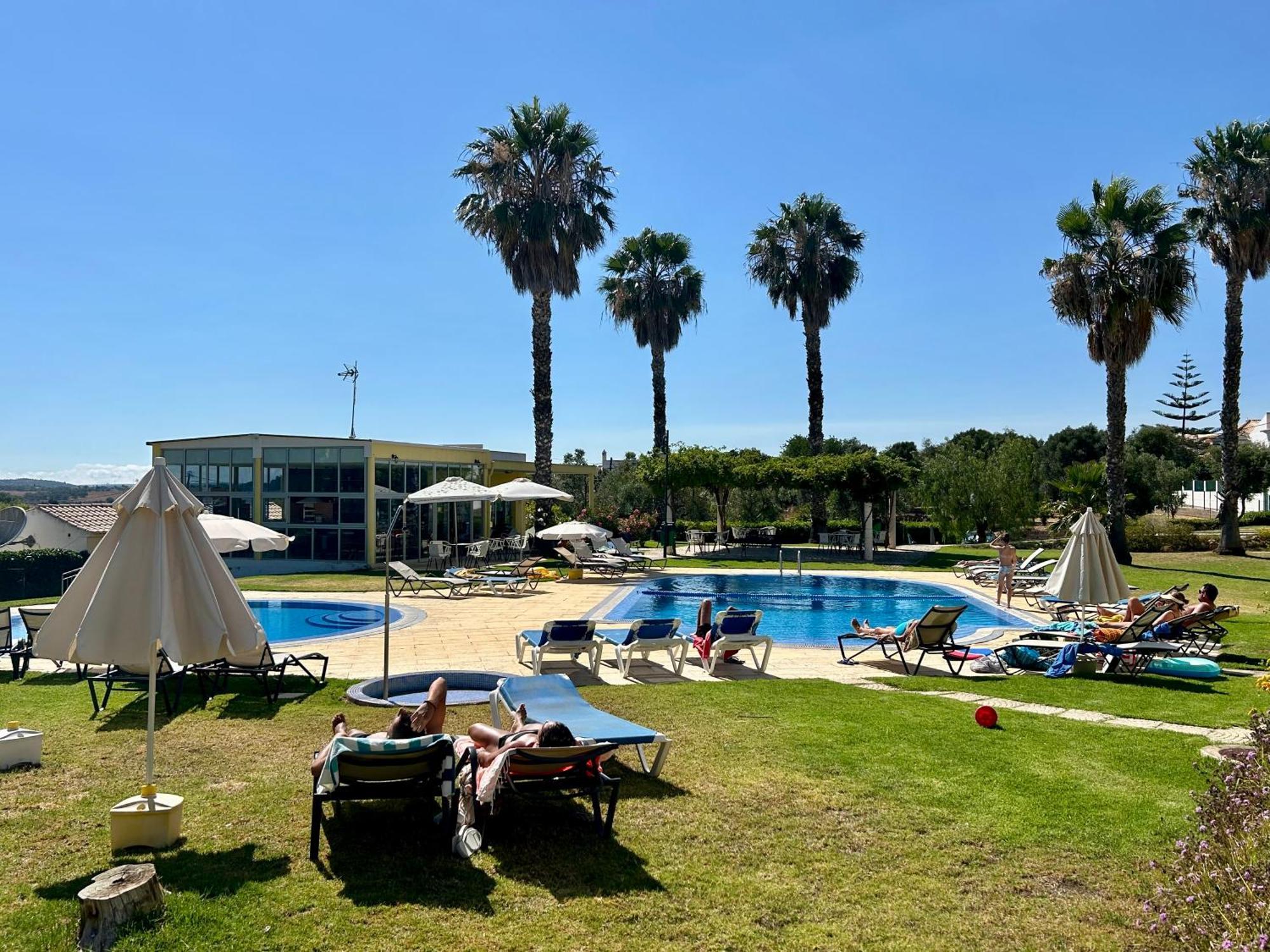 Apartamentos Santa Teresinha Алвор Экстерьер фото
