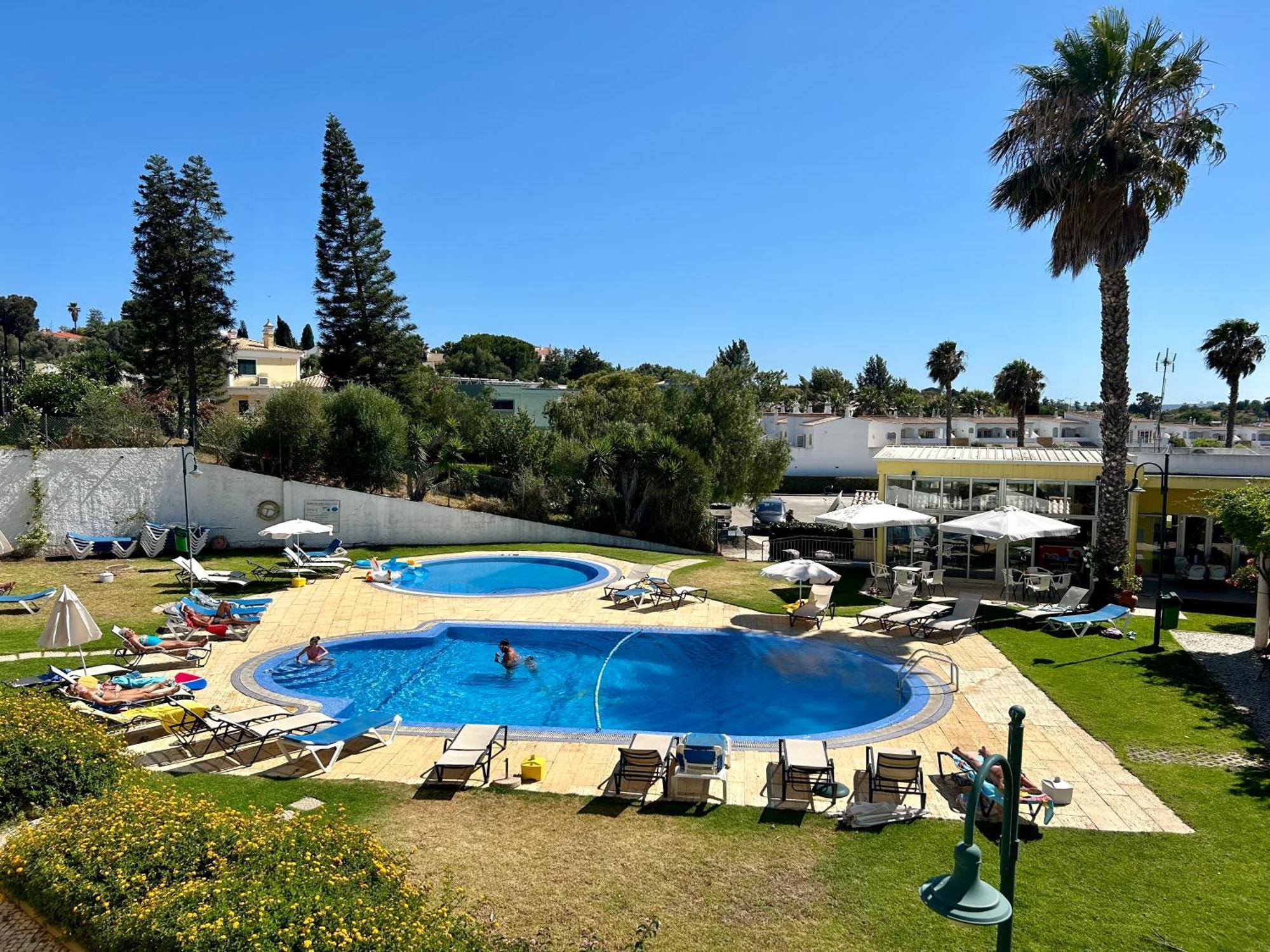 Apartamentos Santa Teresinha Алвор Экстерьер фото