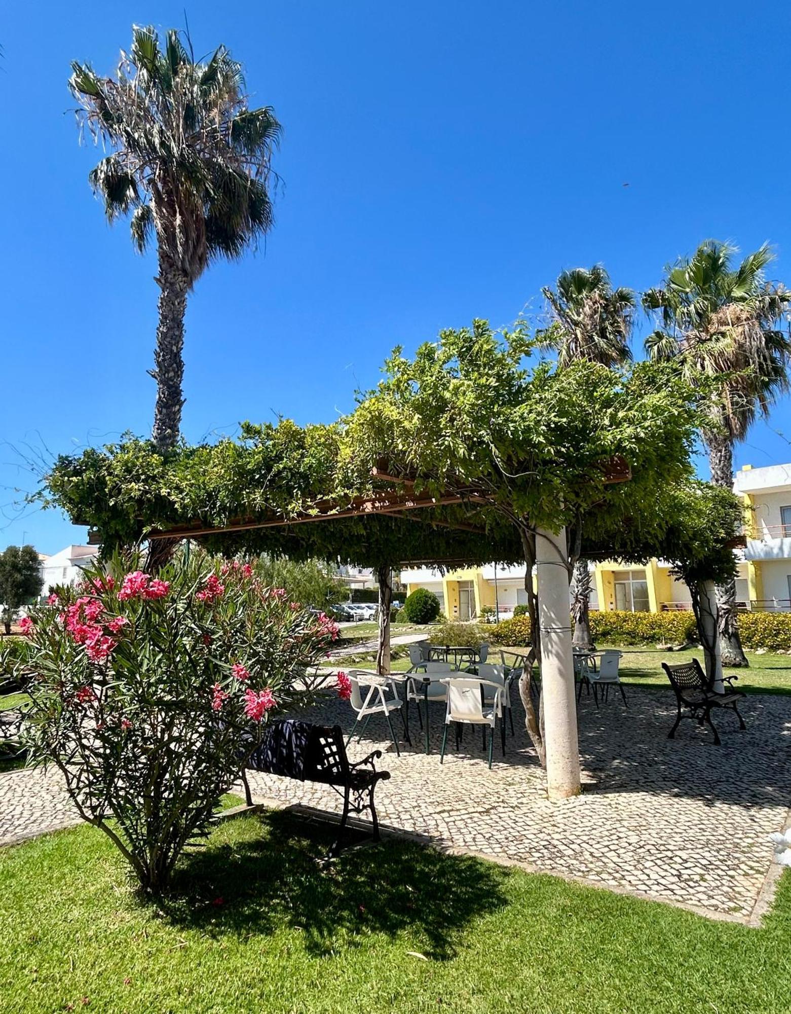 Apartamentos Santa Teresinha Алвор Экстерьер фото