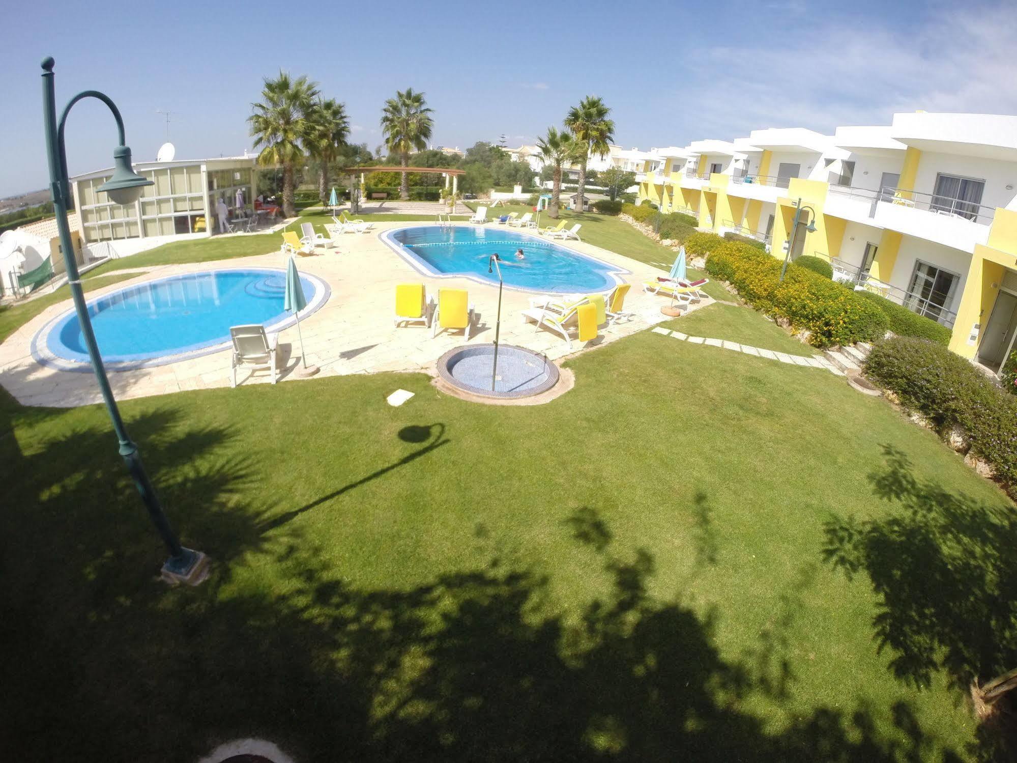 Apartamentos Santa Teresinha Алвор Экстерьер фото