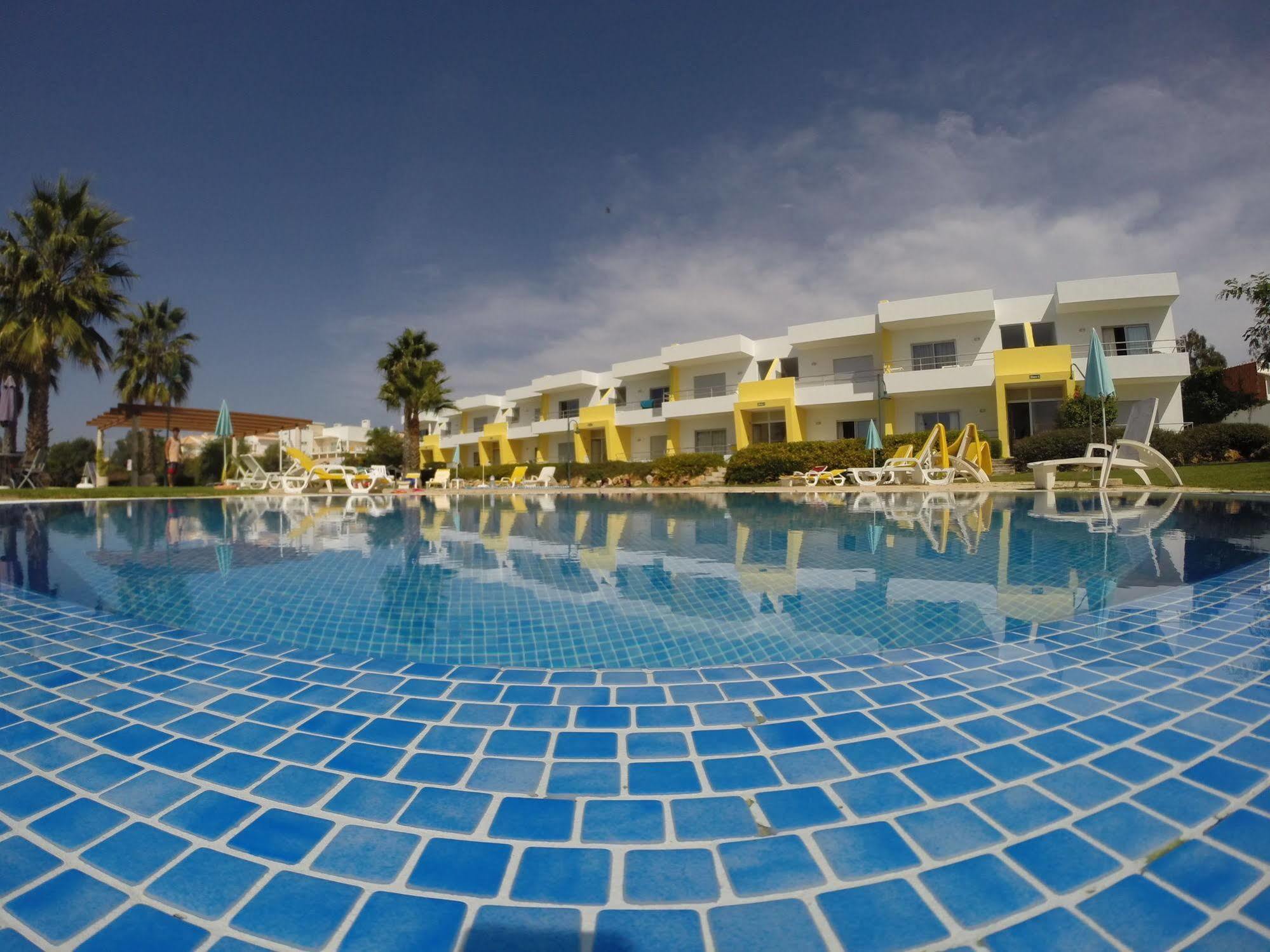 Apartamentos Santa Teresinha Алвор Экстерьер фото