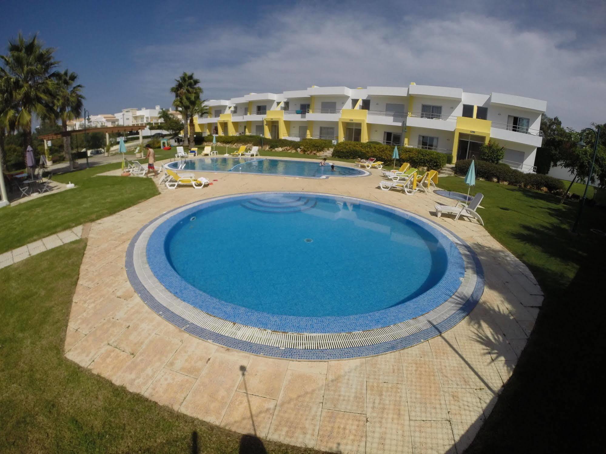 Apartamentos Santa Teresinha Алвор Экстерьер фото