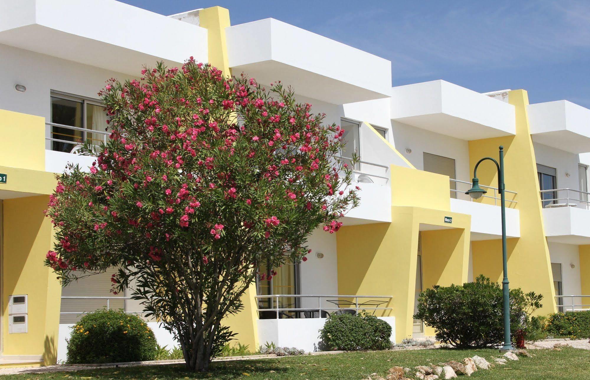 Apartamentos Santa Teresinha Алвор Экстерьер фото