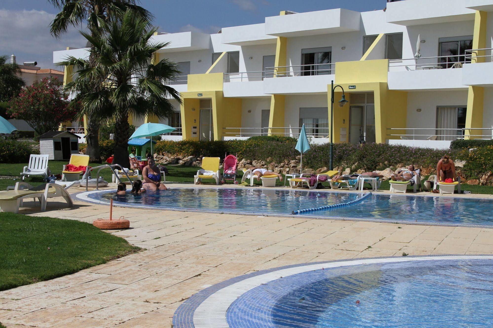 Apartamentos Santa Teresinha Алвор Экстерьер фото